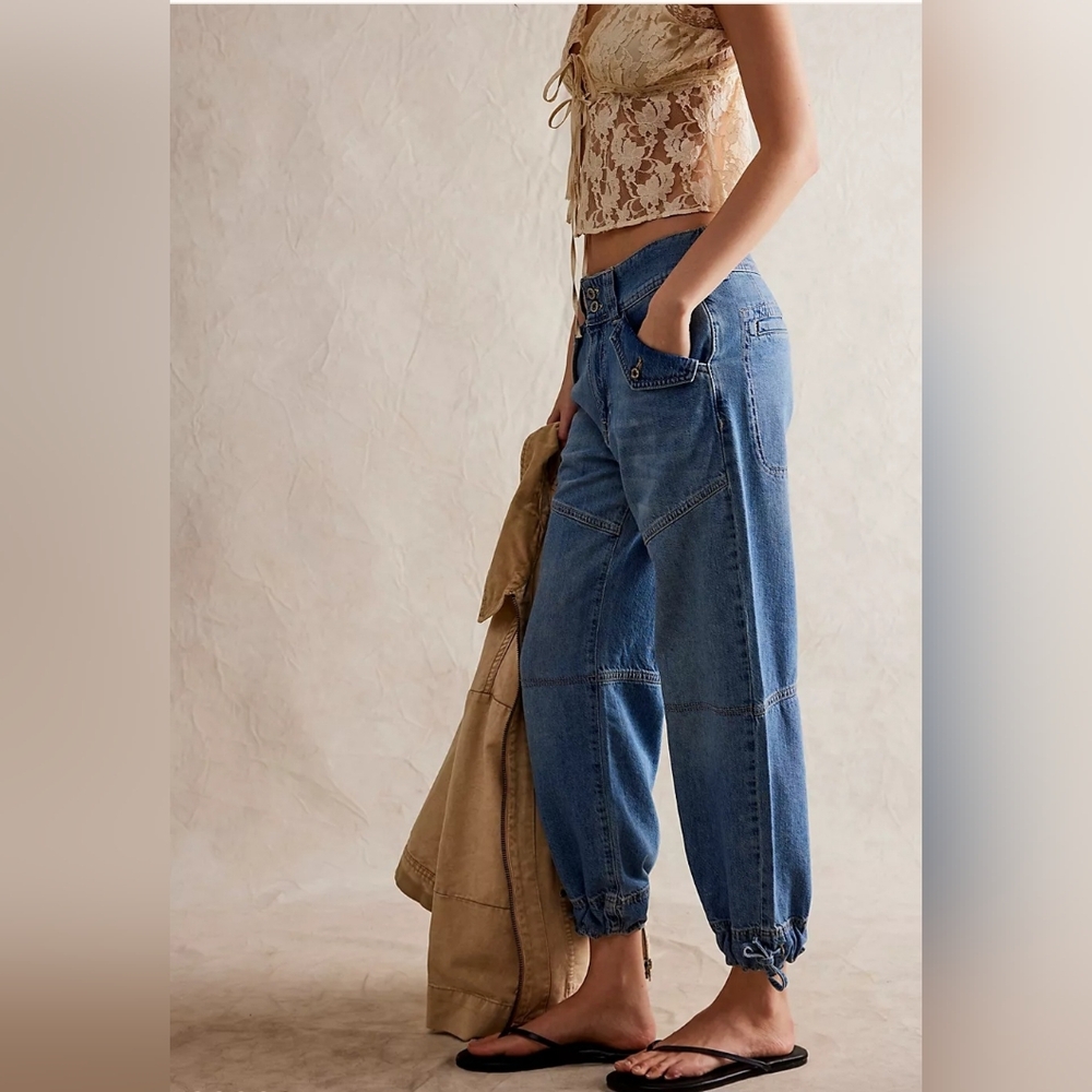We The Free Bonita Cargo Slim Crop Jeans. Size 28